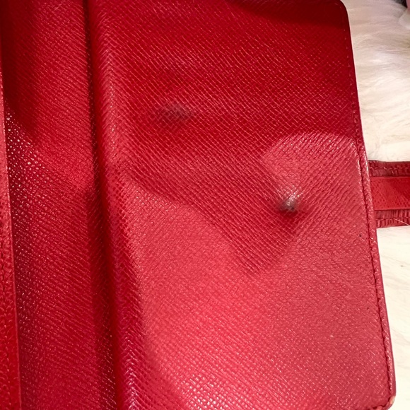 Louis Vuitton - Picture 3 of 17